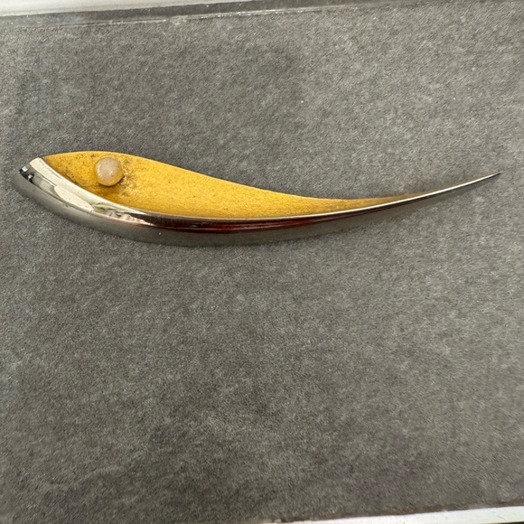 Elegant vintage Gold and Silver Brooch. Free with purchase of 50$ or more - Picture 1 of 6